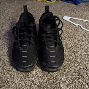 Vapor max plus tripple black